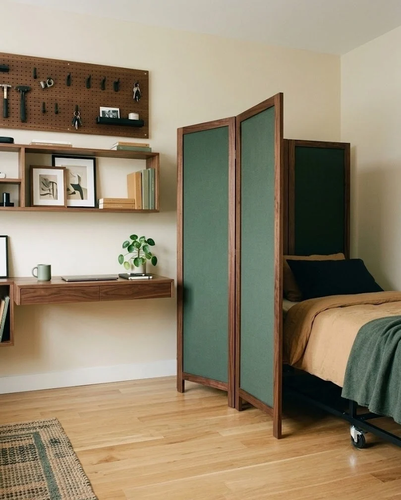 All-wall floating office with a freestanding screen for guest privacy